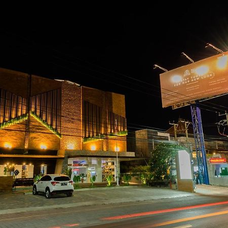 Berry Biz Hotel Sunset Road Seminyak  Bagian luar foto