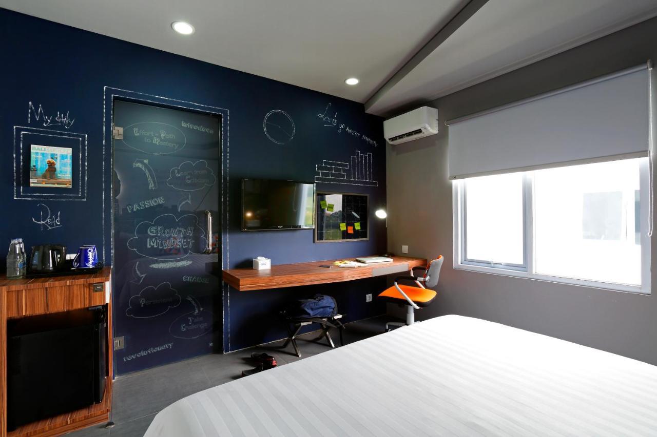 Berry Biz Hotel Sunset Road Seminyak  Bagian luar foto