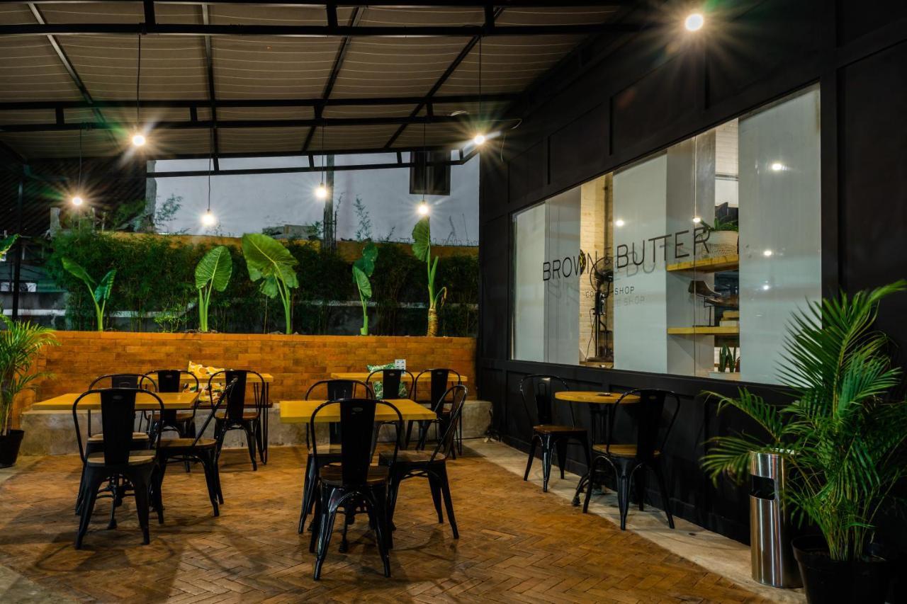 Berry Biz Hotel Sunset Road Seminyak  Bagian luar foto