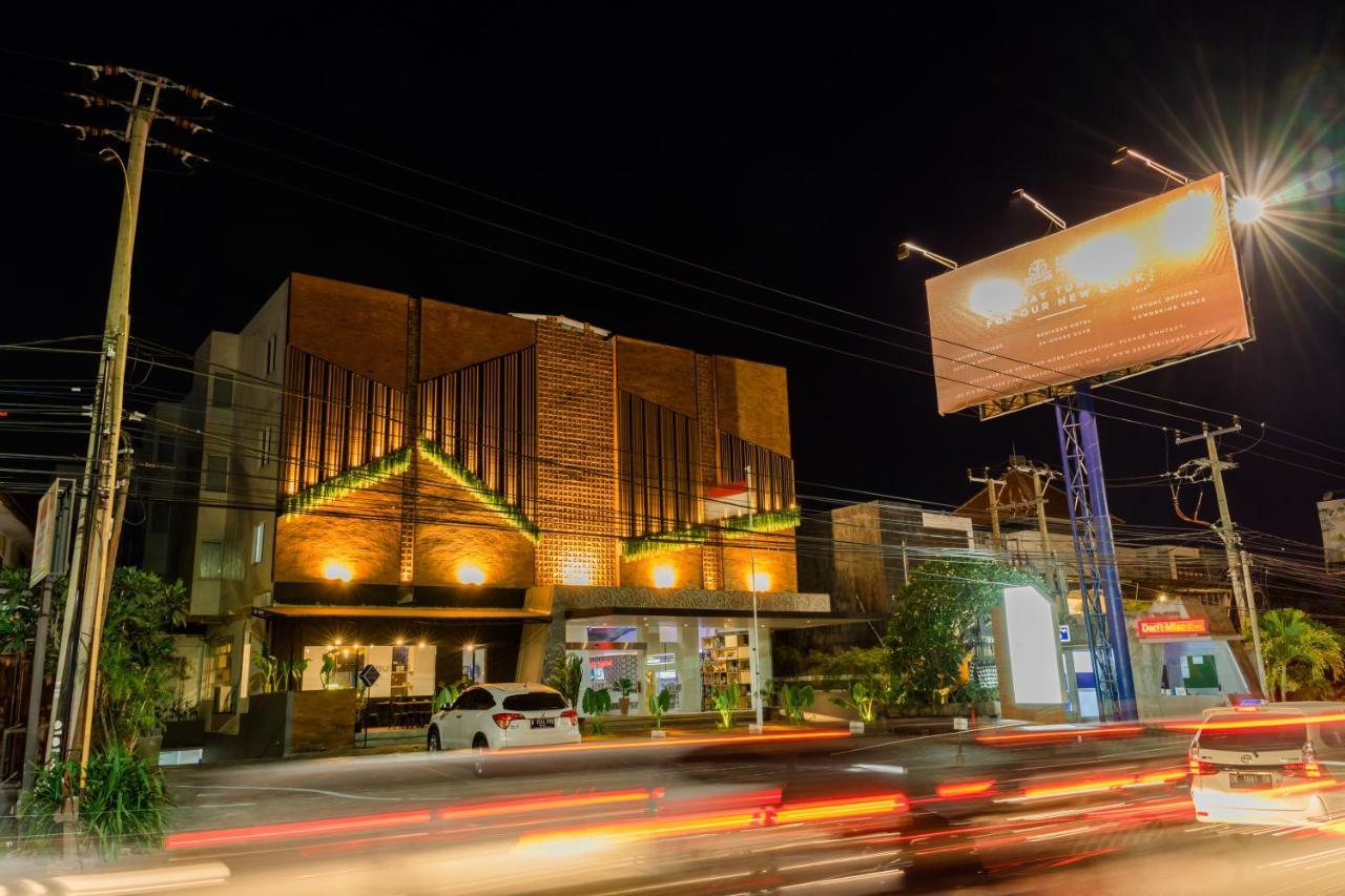 Berry Biz Hotel Sunset Road Seminyak  Bagian luar foto