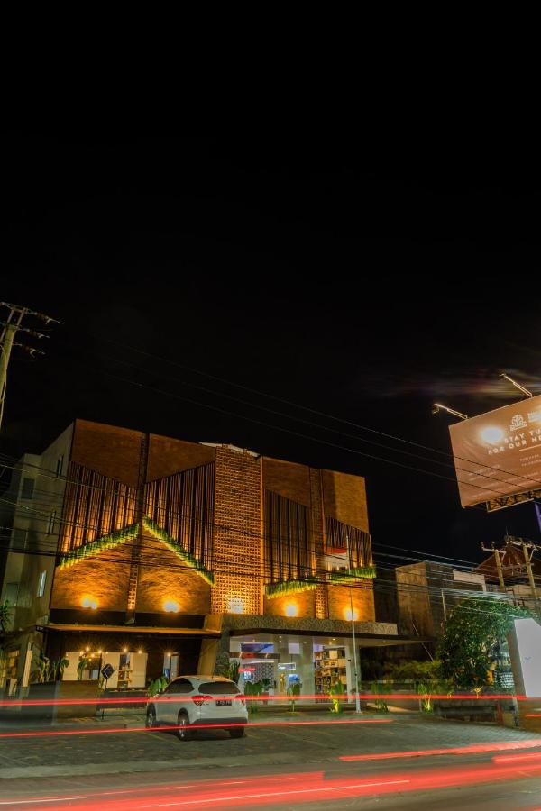 Berry Biz Hotel Sunset Road Seminyak  Bagian luar foto