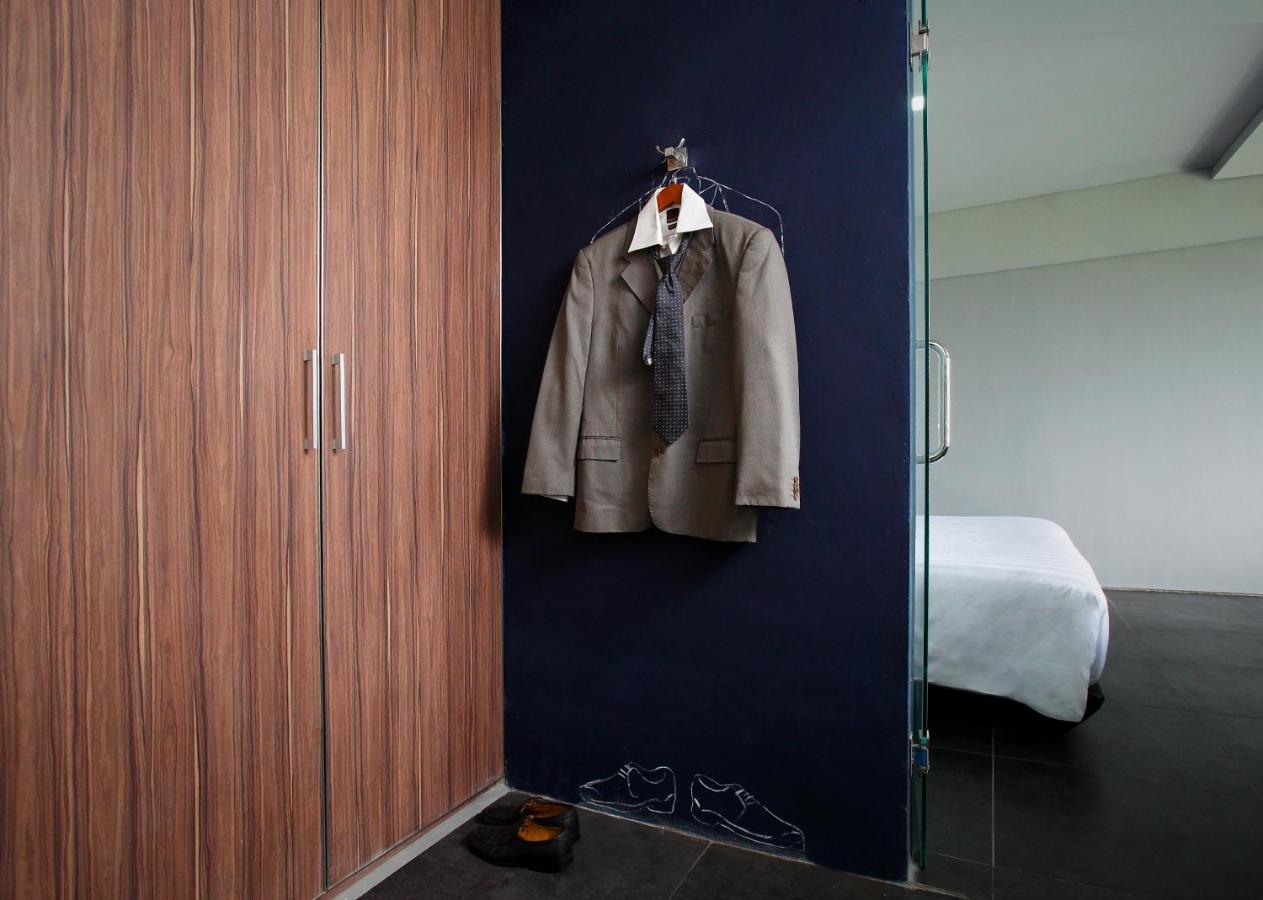 Berry Biz Hotel Sunset Road Seminyak  Bagian luar foto