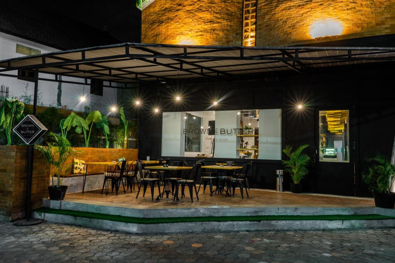 Berry Biz Hotel Sunset Road Seminyak  Bagian luar foto