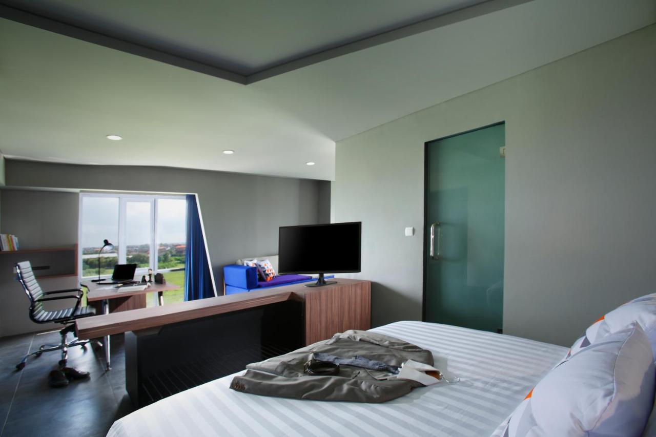 Berry Biz Hotel Sunset Road Seminyak  Bagian luar foto