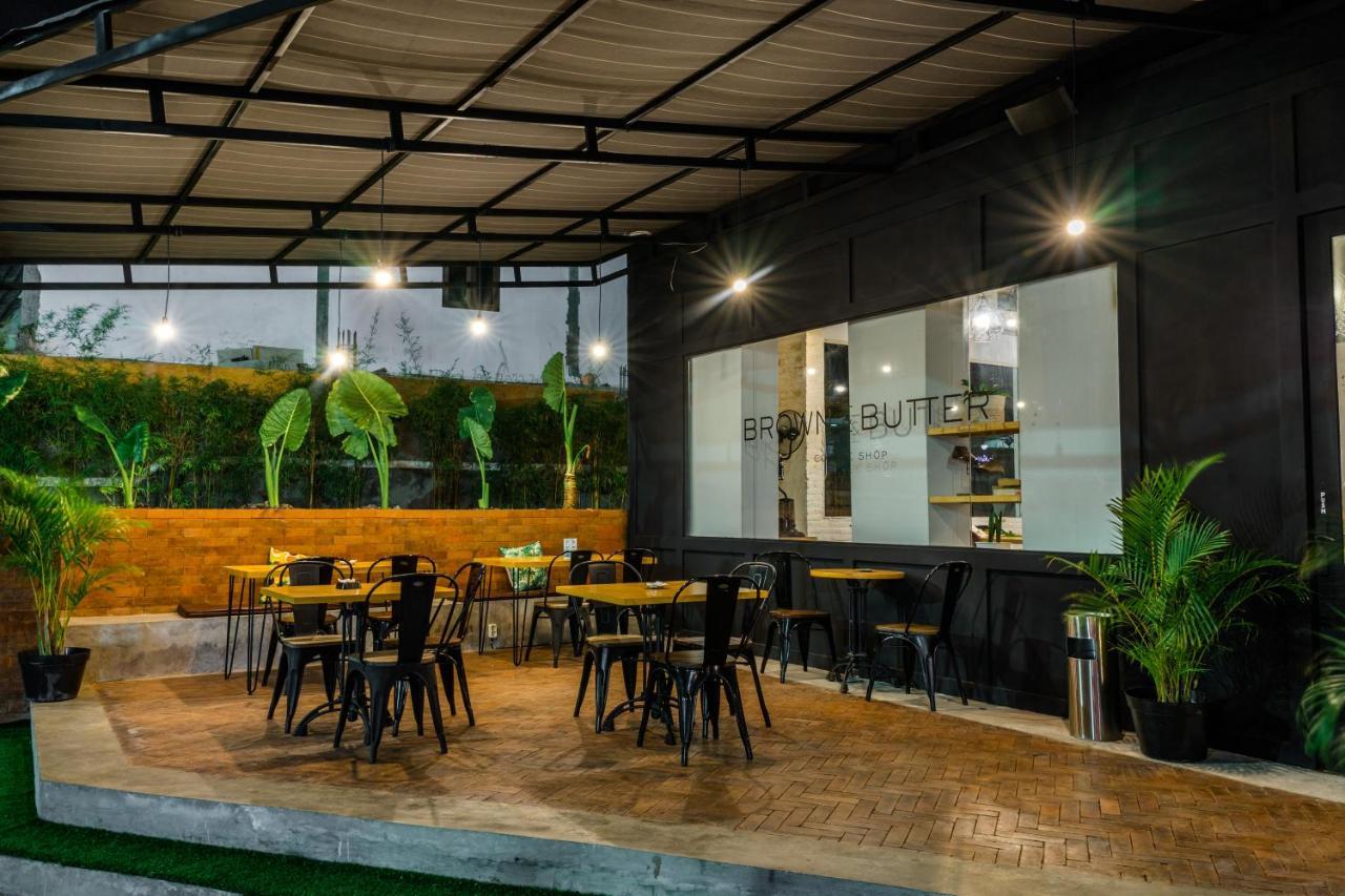 Berry Biz Hotel Sunset Road Seminyak  Bagian luar foto