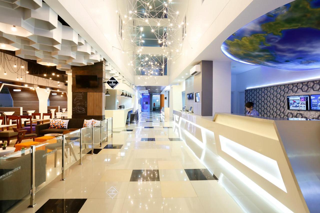 Berry Biz Hotel Sunset Road Seminyak  Bagian luar foto