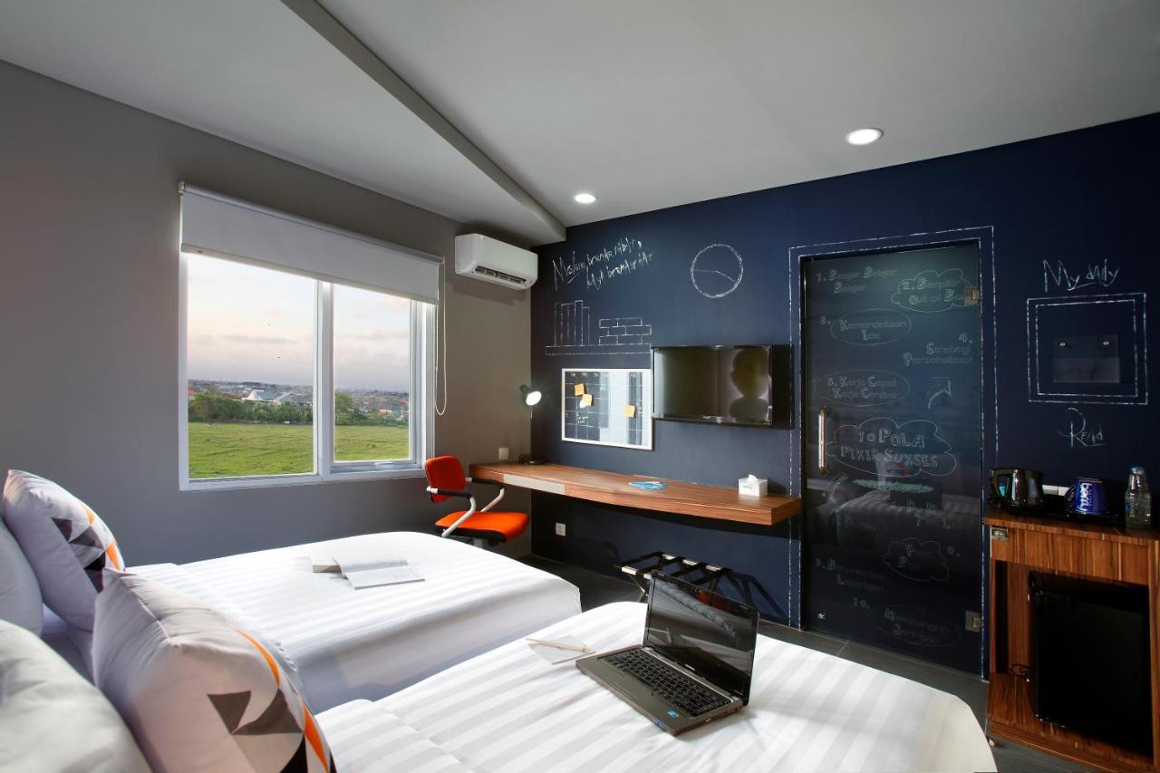 Berry Biz Hotel Sunset Road Seminyak  Bagian luar foto
