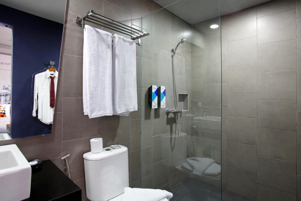 Berry Biz Hotel Sunset Road Seminyak  Bagian luar foto